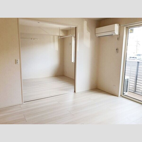 リオハイト102号室 LDK　洋室①