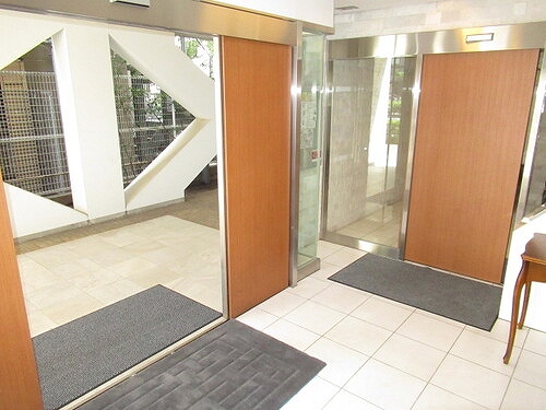 カテリーナ代々木プレイス エントランス　※2021年6月撮影