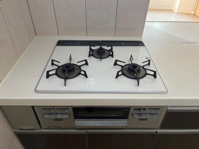 CASA　RIVIERA（カーサ　リヴィエラ）101号室 二口コンロ