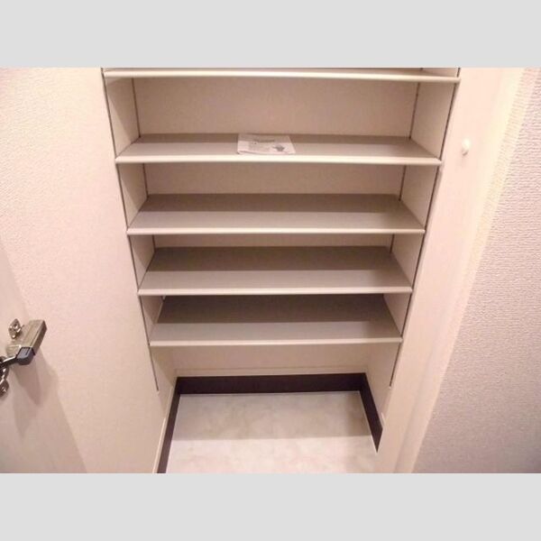 ミレニア籠原102号室 シューズクローク