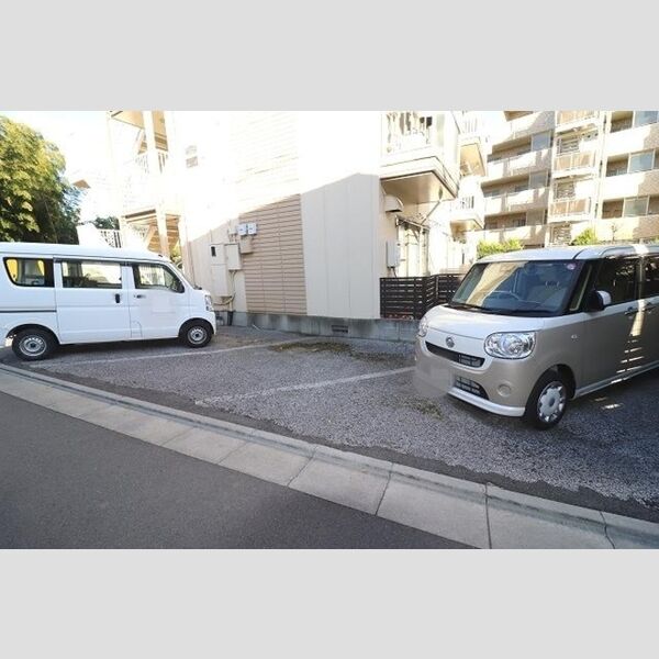 チャーリーズマンションⅡ 駐車場