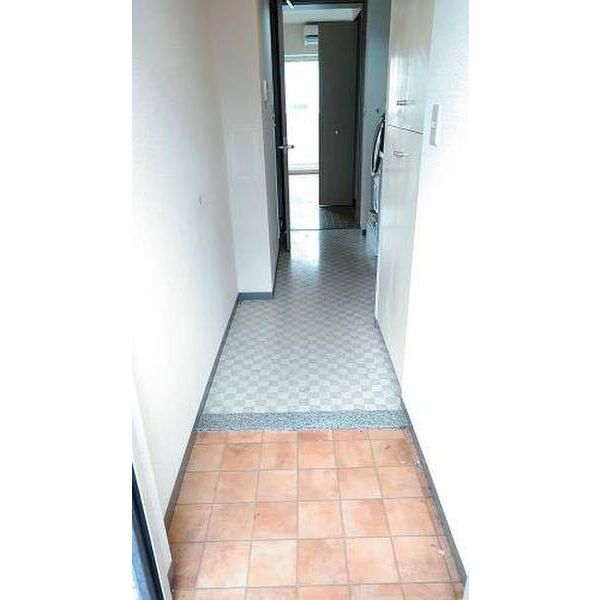 メゾン・ド・ヴィレ市ヶ谷 玄関