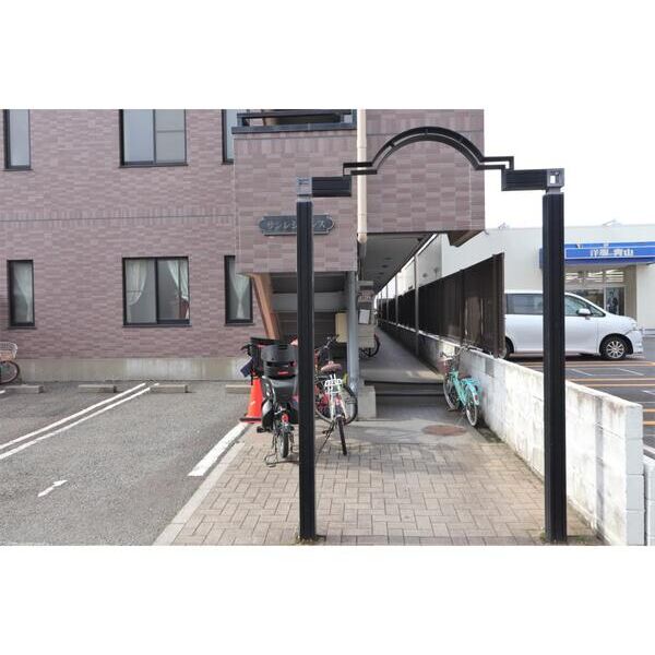 サンレジデンス201号室 エントランス