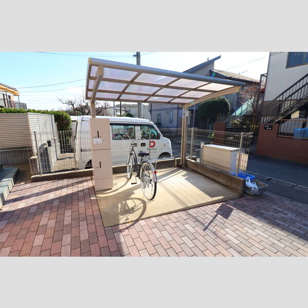 グラシア 駐輪場