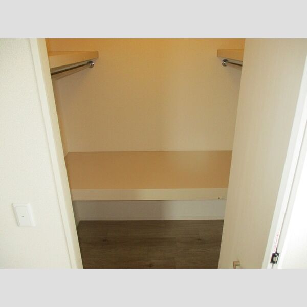 Crea Fleur(クレア・フルール)201号室 ウォークインクローゼット