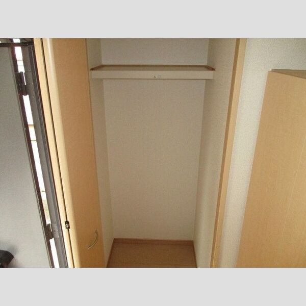 ベネツォーネ　E 玄関横収納