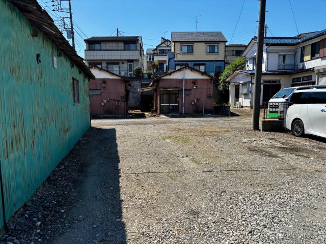ハワイアンシアター古民家 鎌ヶ谷 徒歩10秒の駐車場に２台駐車可能。(1台分無料)