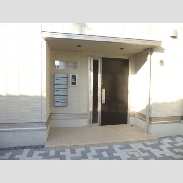 セジュール西台5 5棟のエントランス