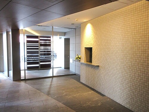 ライオンズ東京三ノ輪ミレス9階 エントランスロビー　※2023年9月撮影