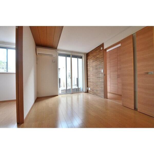 フォレストメゾン聖蹟B104号室 リビング