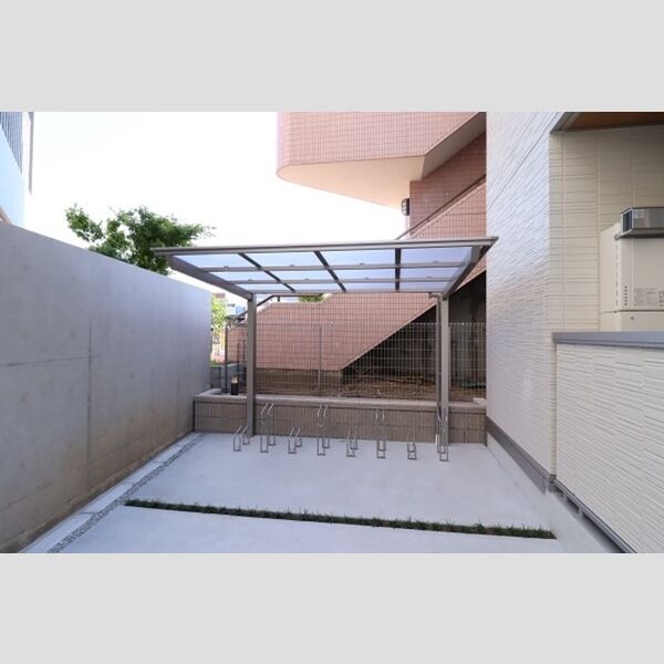 ロコマイカイ202号室 屋根付き自転車駐輪場