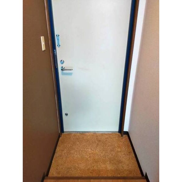 アヴァンス0202号室 玄関