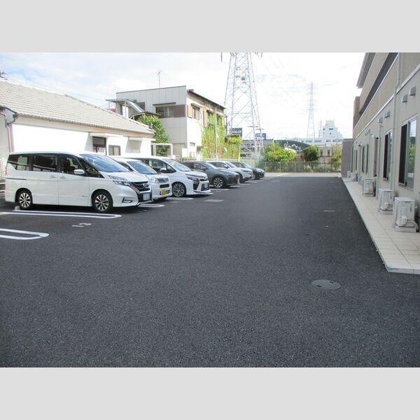 ロジュマン エスト 駐車場