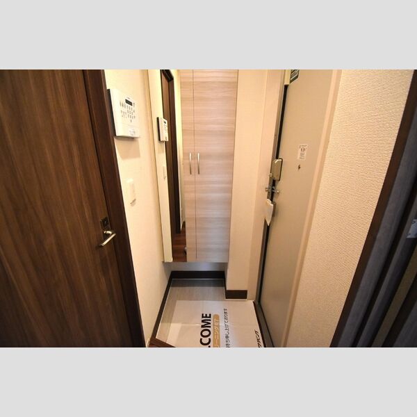 D-ROOM万町 玄関内