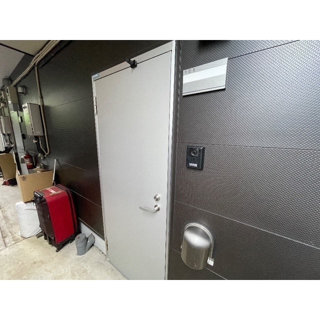 国松ビル101号室 玄関