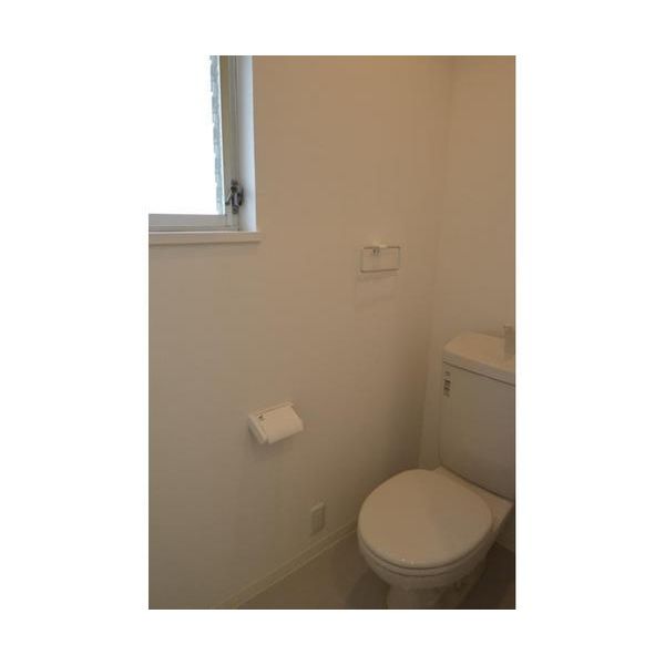 エステートピアファミール・ジンダイ104号室 トイレ
