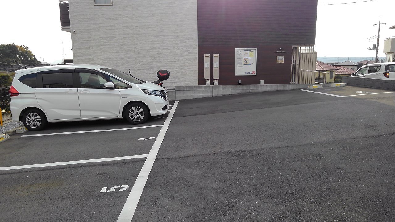 クレイノサンハイム201号室 敷地内駐車場あり