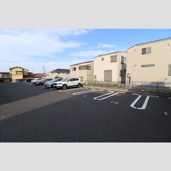 リヴェール 駐車場
