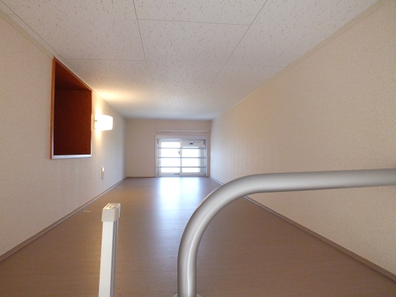 レオパレスコニファーⅡ 玄関