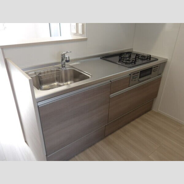 アップルベリーフィールズ303号室 対面式3口ガスコンロ付システムキッチン