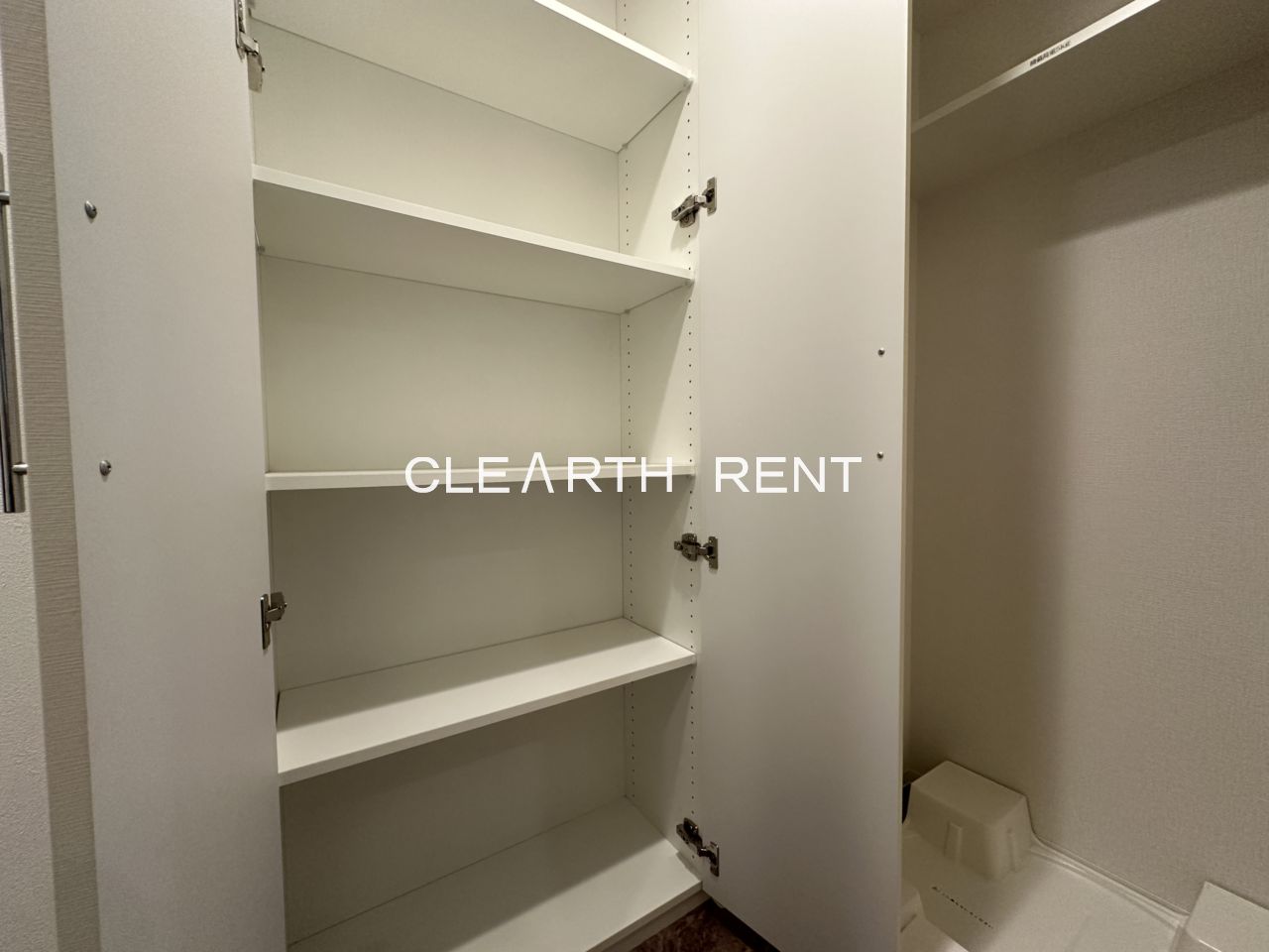 プラシア蒲田 ＴＨＥ ＧＲＡＮＤ ＲＥＳＩＤＥＮＣＥ5階 タオルなどの収納に便利なリネン庫