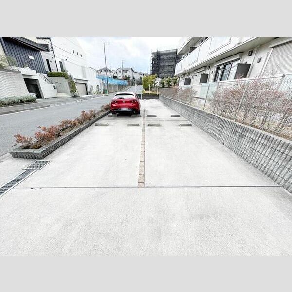 ピアチェボーレ 駐車場