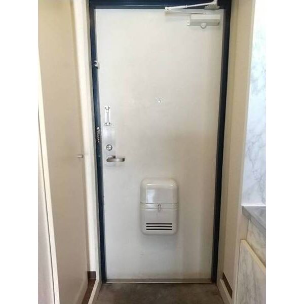 モナミハイツ舞浜 玄関