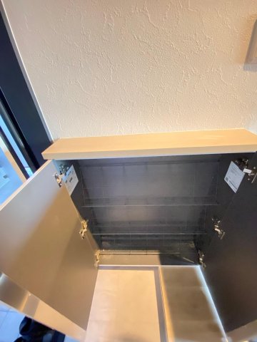 コーポ逆井206号室 コンパクトでありながら9足は入ります。