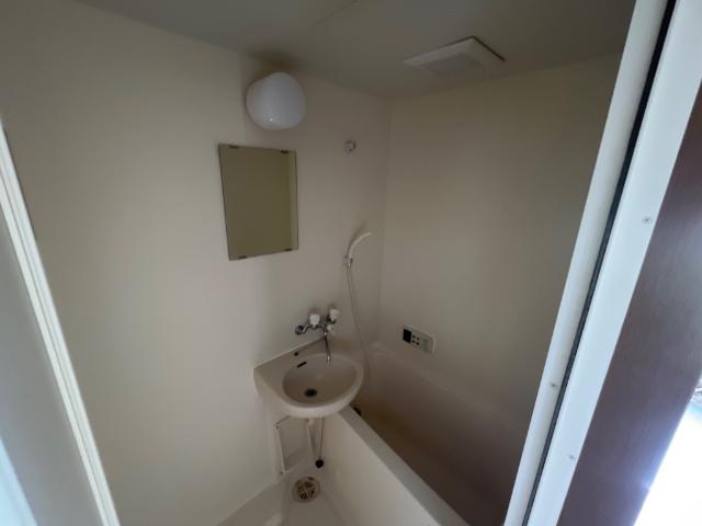 ロズウェルシブヤ102号室 ユニットバス