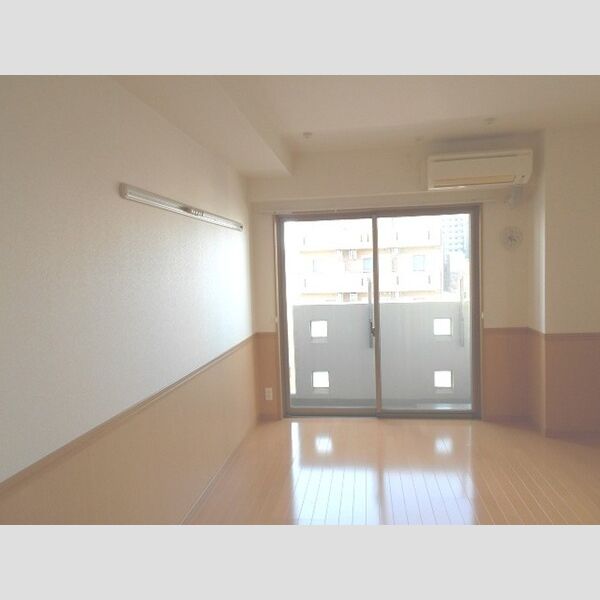 ウィスタリア 洋室8.2帖