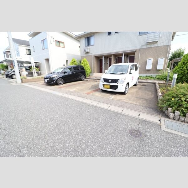 パストラル 駐車場