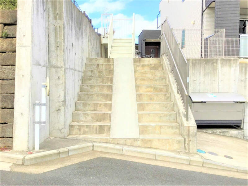 リブリ・Rose Hill1階 エントランス
