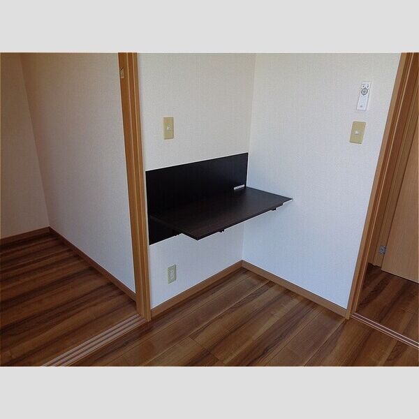 コーポフロンティアⅡ咲号室 ワークデスク設置