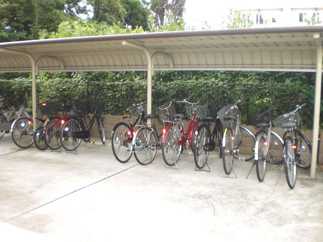 レオパレスグランエレガンス404号室 駐輪場