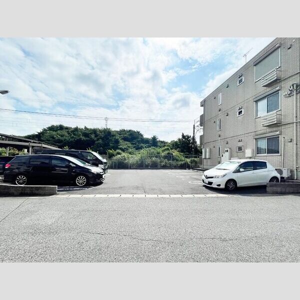 Sejour BoW(セジュール　ボウ)301号室 駐車場