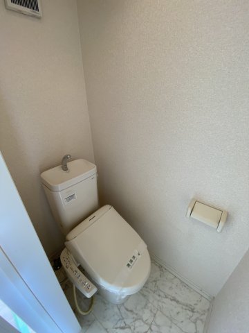 ユナイト尻手スサーナの杜202号室 トイレ