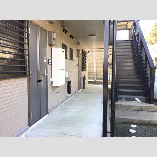 シャルマンソレーユ 1階玄関前共用廊下