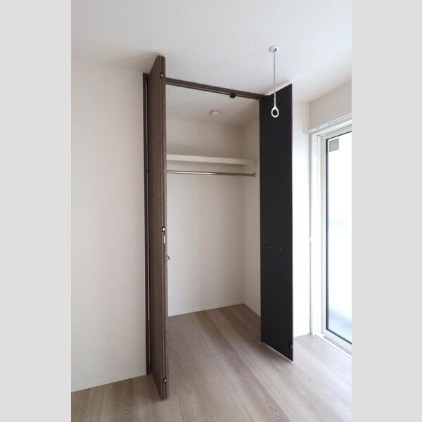 セレスティア南篠崎町 クローゼット(洋4、8)