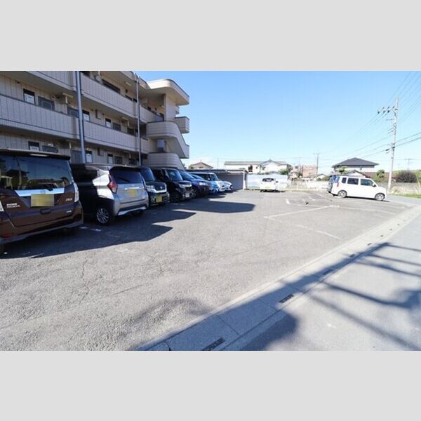 ラポール16 駐車場