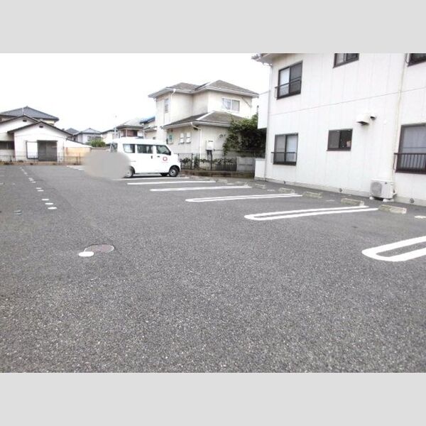 グランドステージ207号室 駐車場