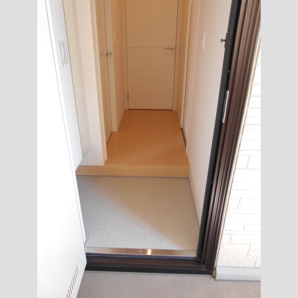 アルバ・グラート　B102号室 玄関