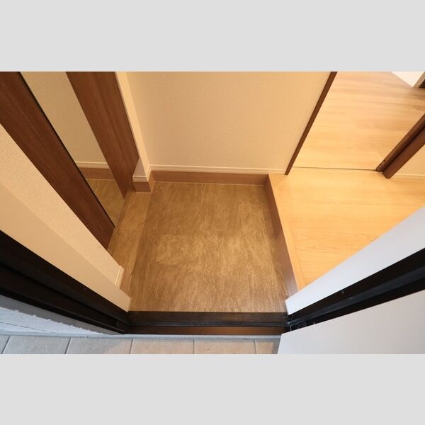 アヴァンス八潮B 玄関