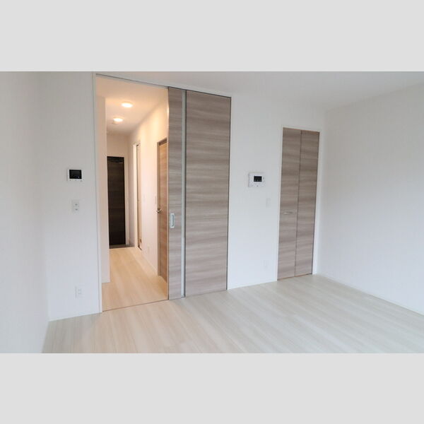 Royal Grace106号室 居室全景②