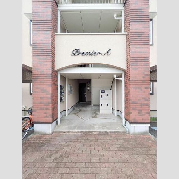 プレミール　A 出入口