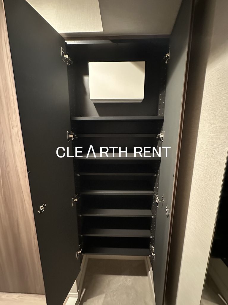 コンシェリア東京 ＜ＨＩＧＡＳＨＩＪＵＪＯ ＲＥＳＩＤＥＮＣＥ14階 トール型のシューズボックス