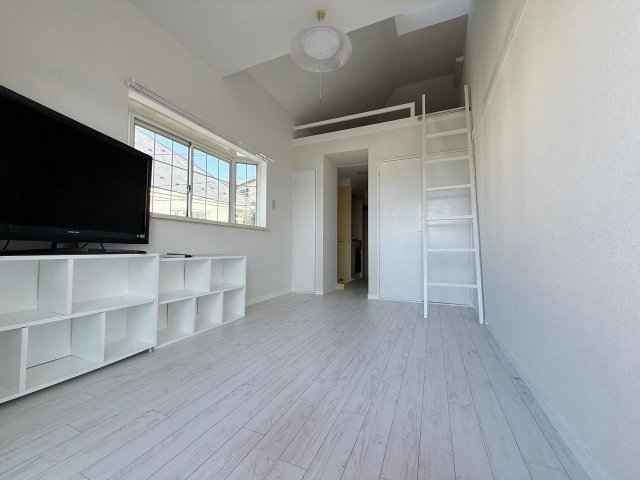 パレス井土ヶ谷201号室 3畳の広いロフトが付いたお部屋です