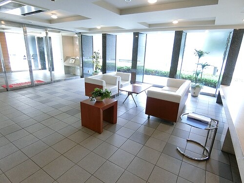 ライオンズマンション中野平和の森公園5階 ロビー　※2017年9月撮影