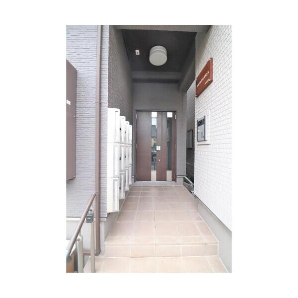 フォレストメゾン子安A101号室 エントランス