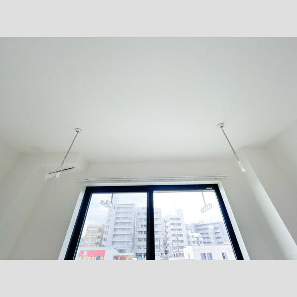 まいづるビル301号室 室内物干し