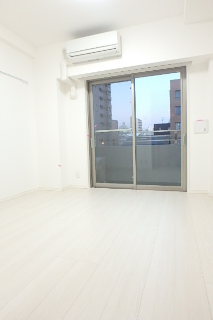 ガーラ・プレシャス川崎9階 広々とした洋室です